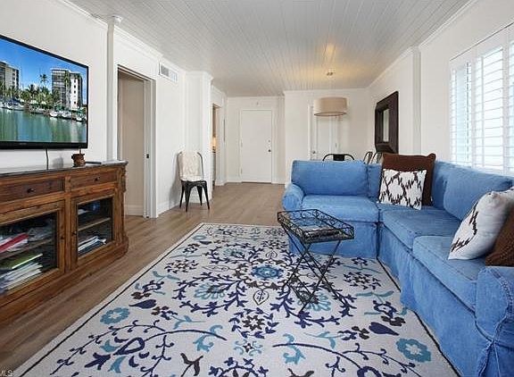 4th image of 2170 Gulf Shore Blvd N #31