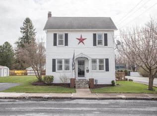 1470 Pine St, Pen Argyl, PA 18072