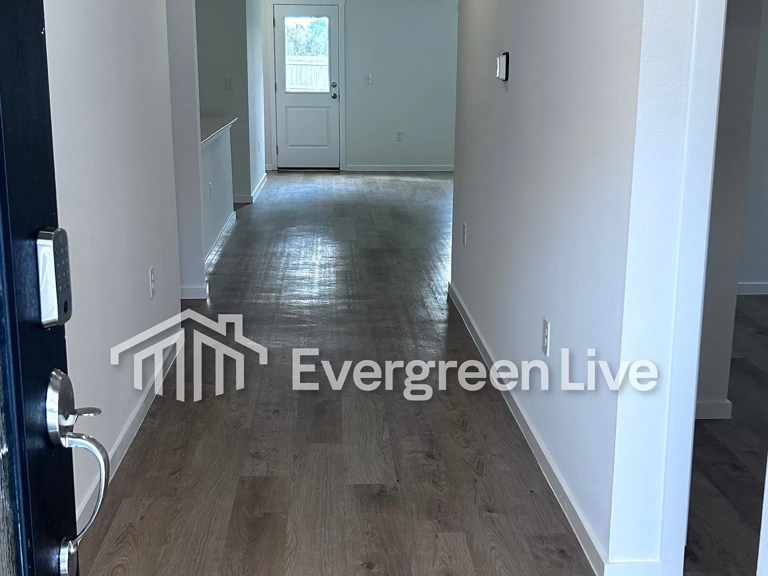 3 bed, 2.0 bath, 1569 sqft, $1,705 — Photo 2