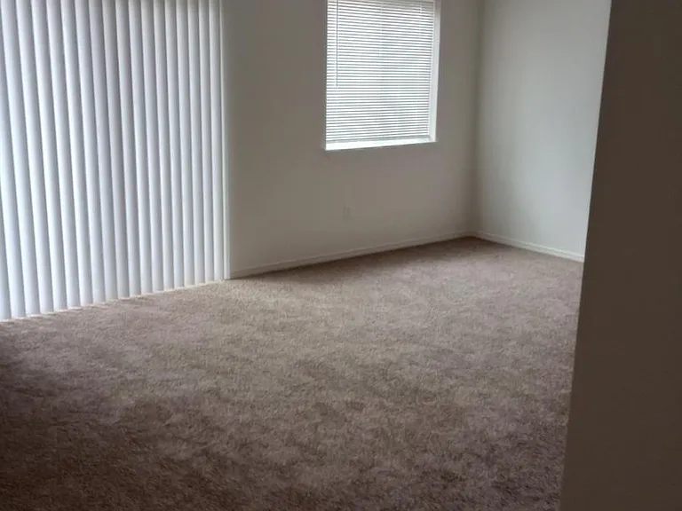 Vessey Park Apartments — Photo 44