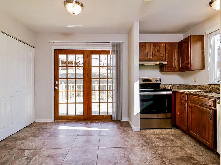 17 Hollow Tree Ct — Photo 9