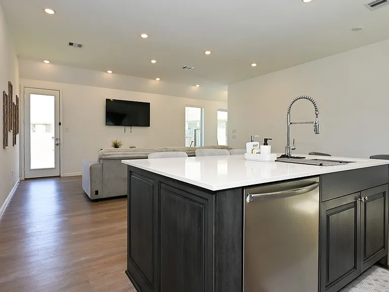 3057 Pensacola Dr — Photo 23
