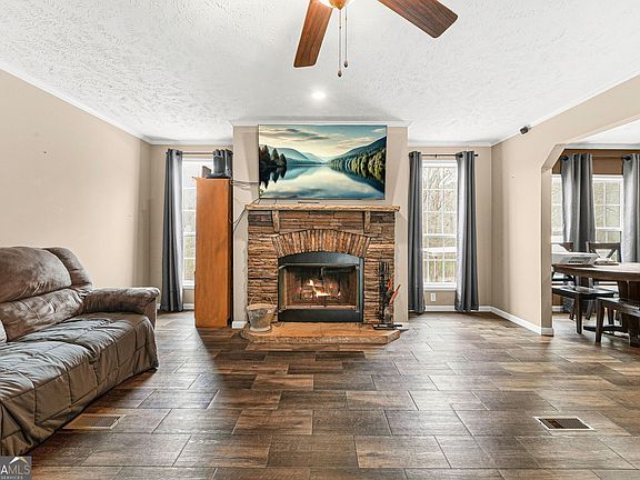 5th image of 152 Duck Pond Rd