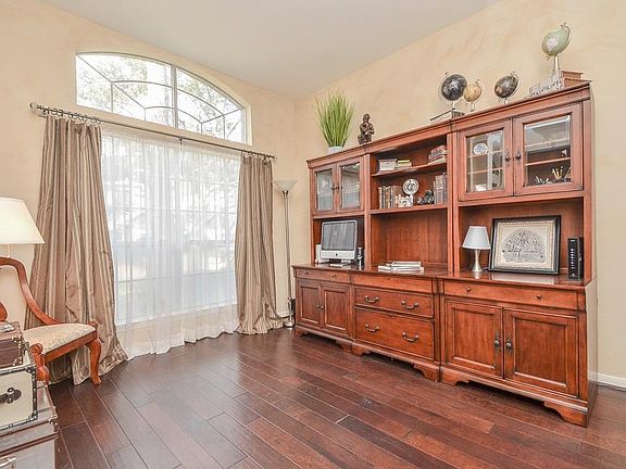 4th image of 1915 Garden Terrace Dr