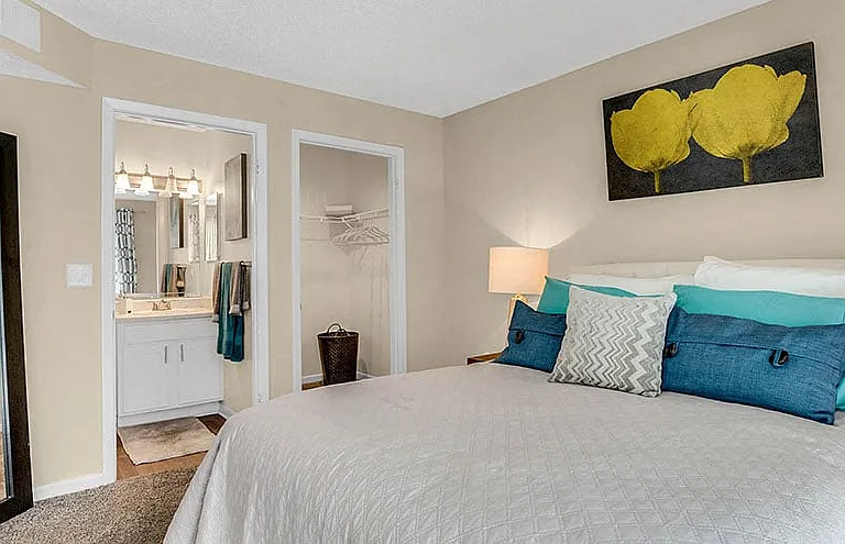 The Summit at Sabal Park Apartments — Photo 13