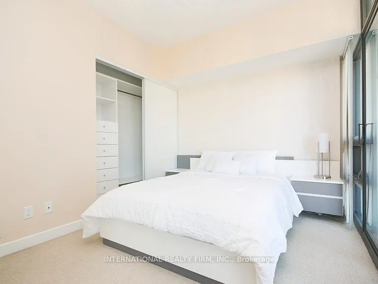 33 Charles St E #901 — Photo 7