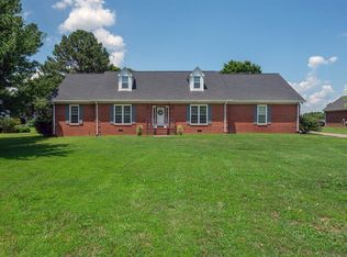 215 W Longview Dr, Portland, TN 37148