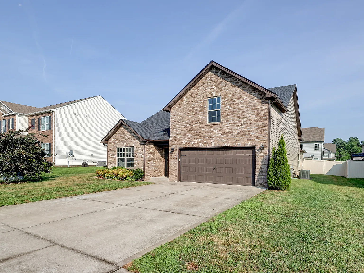 3 bed, 2417 sqft, $2,400 — Photo 1