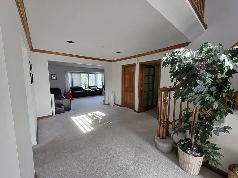 1152 Congress Dr — Photo 6