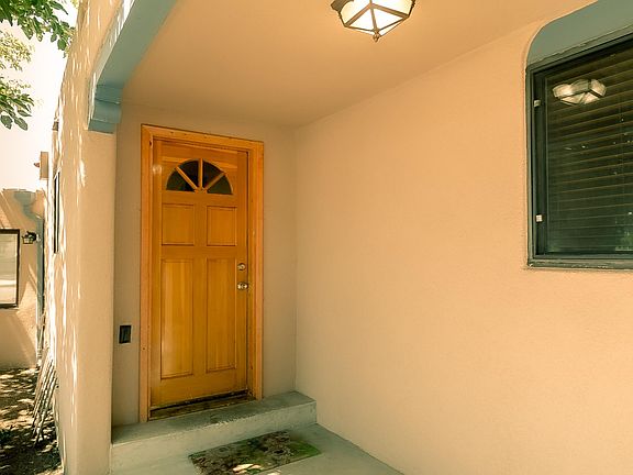 3rd image of 1101 Calle Del Sol NE