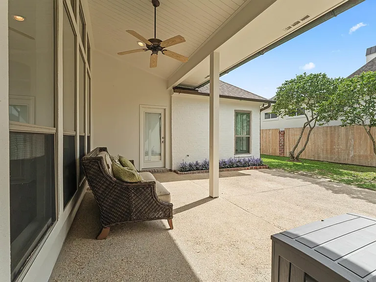 228 E Greens Dr — Photo 12