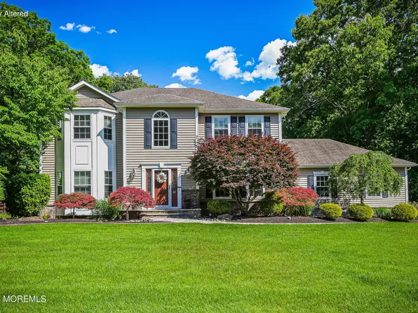 10 Burke Drive, Farmingdale, NJ 07727