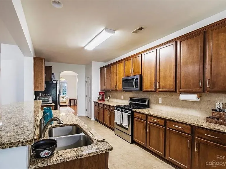 10034 Paxton Run Rd — Photo 4