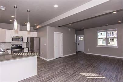 2nd image of 924 S Division St #112