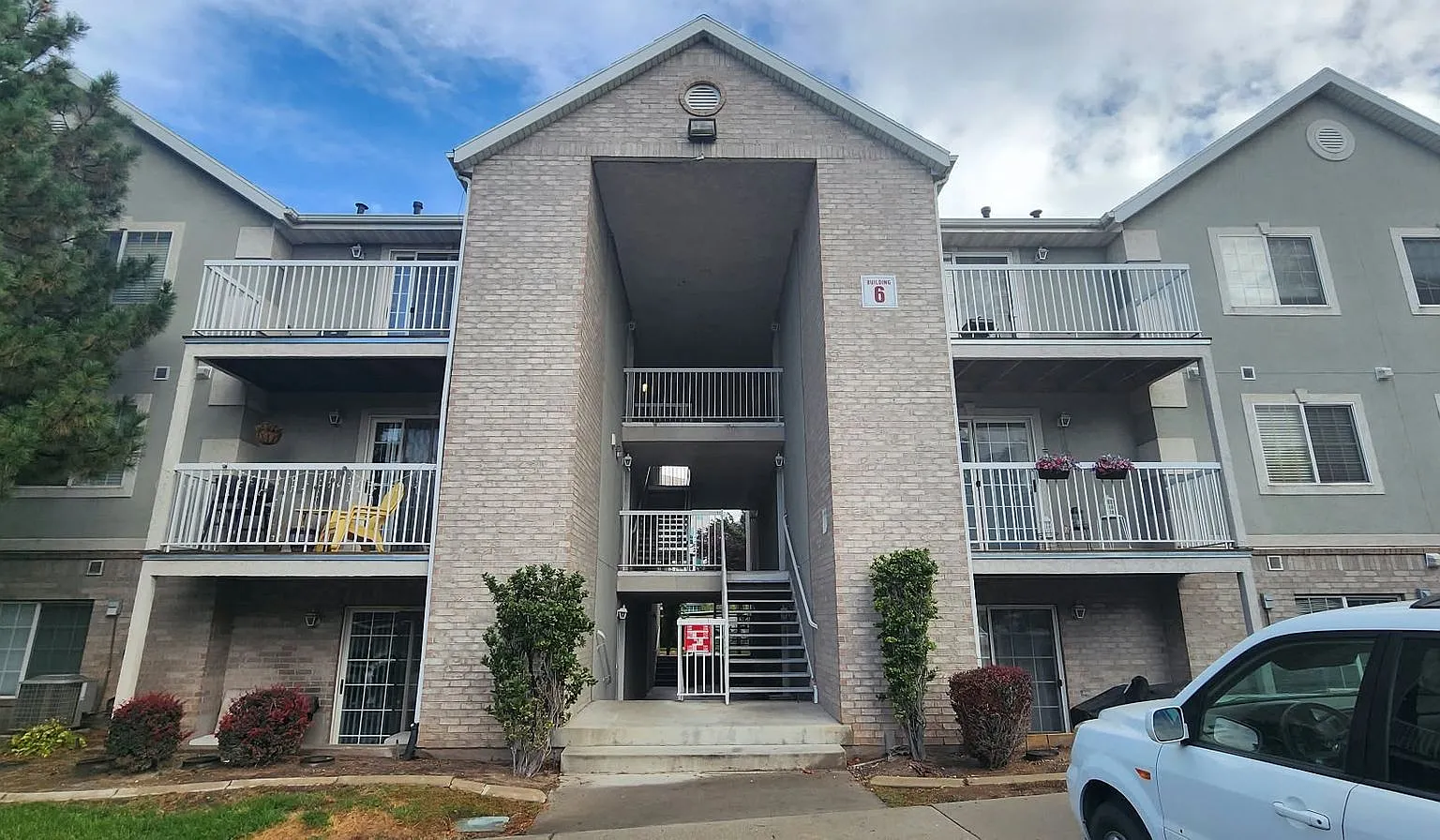 3 bed, 2.0 bath, 1047 sqft, $1,695 — Photo 1
