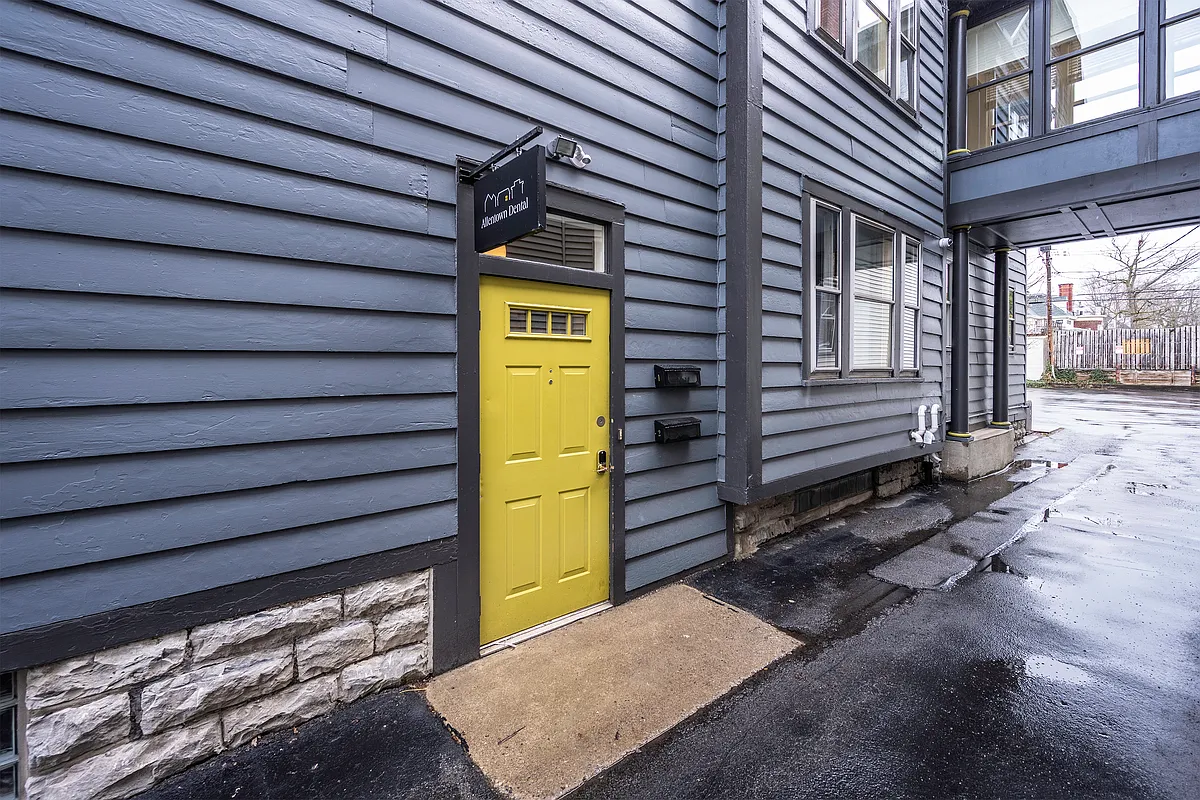 Building Photo - 349 Elmwood Ave #1