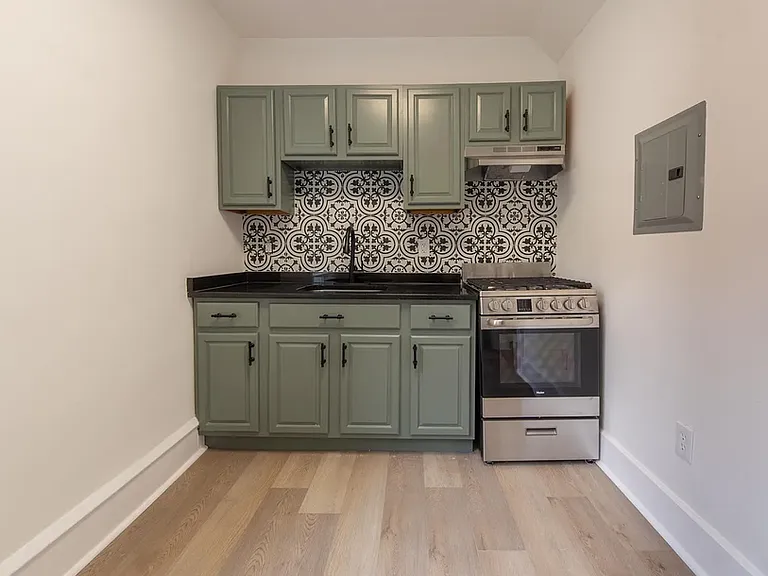 602 W Maple Ave #J1 — Photo 6
