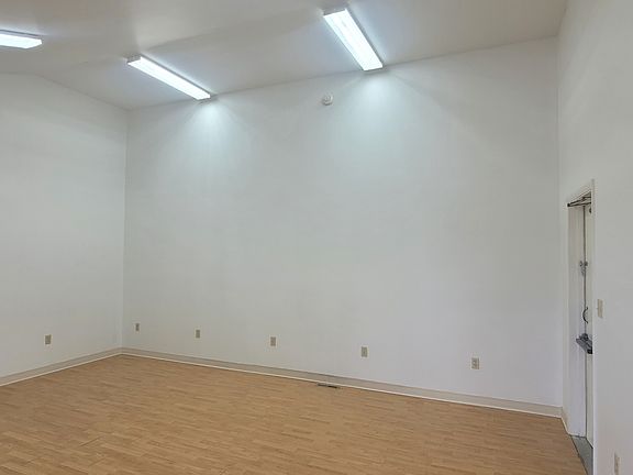3rd image of 22 8th St #13