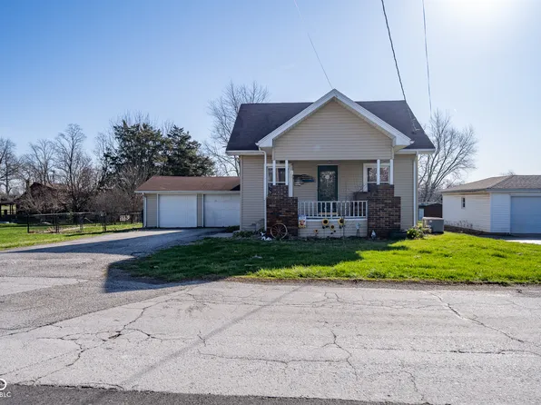 313 S Main St, Fillmore, IN 46128