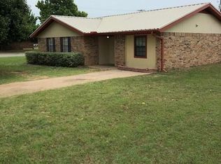 1107 Hidalgo St, Bowie, TX 76230