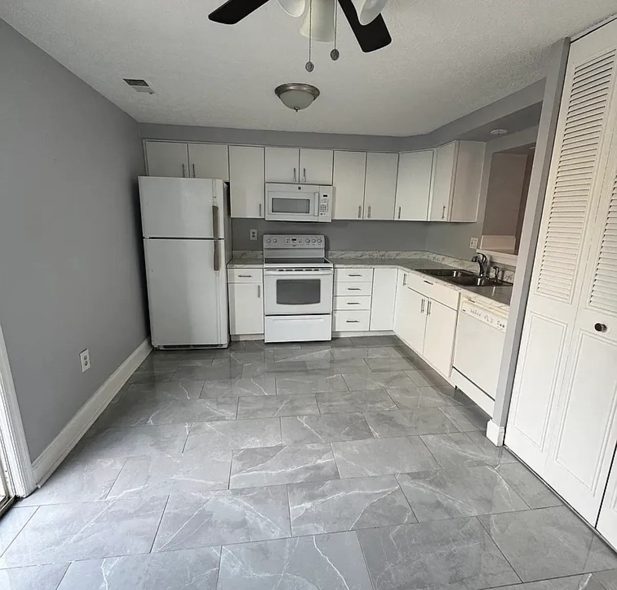 2 bed, 1200 sqft, $2,375 — Photo 2