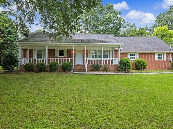 413 Old Newnan Rd, Carrollton, GA 30117
