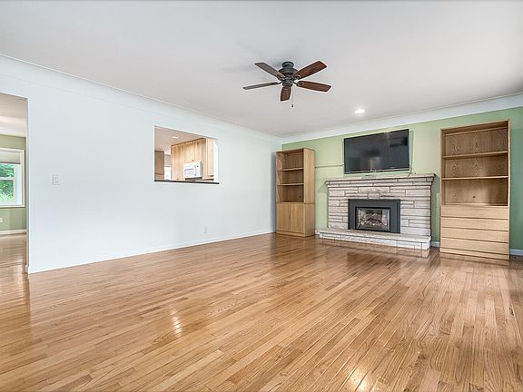 3rd image of 10546 S Westnedge Ave