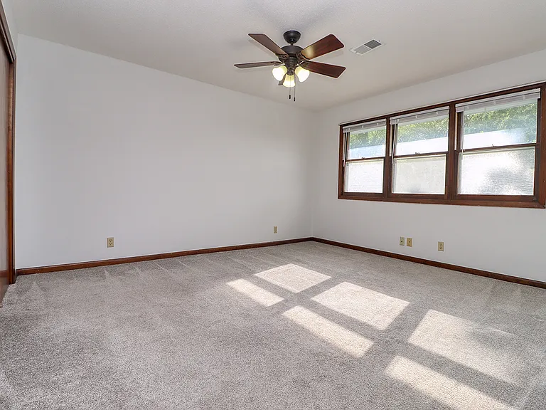 5521 S 42nd Street Ct — Photo 12