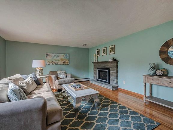 3rd image of 5746 N Burdick St