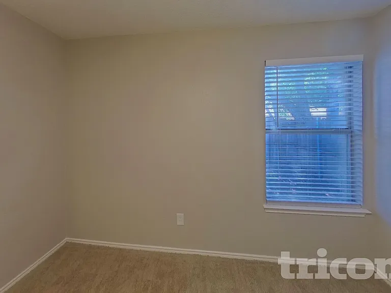 10525 Flamewood Dr — Photo 11