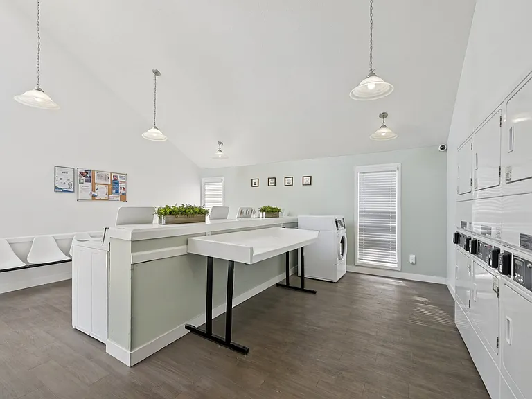 Barrington Square Apartments — Photo 11