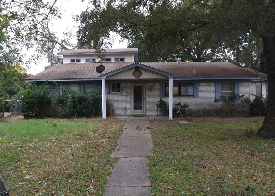 1st image of 128 Cedar Bend Dr
