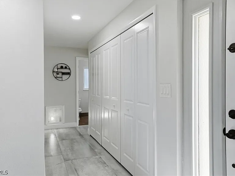 1023 El Valle Ave — Photo 3