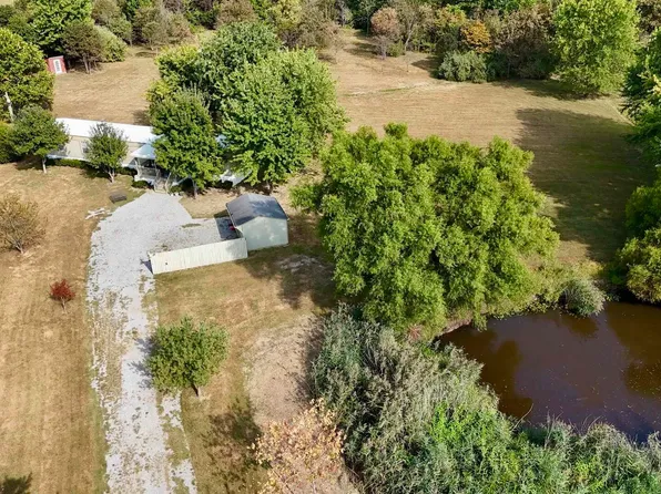 16748 N Campground Ln, Mount Vernon, IL 62864