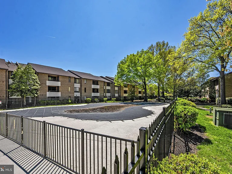 517 Florida Ave #T4 — Photo 40