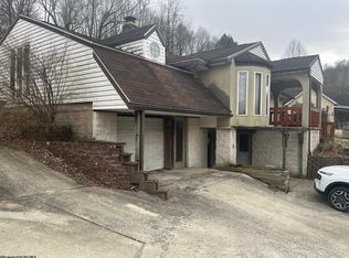 2742 Sardis Rd, Clarksburg, WV 26301