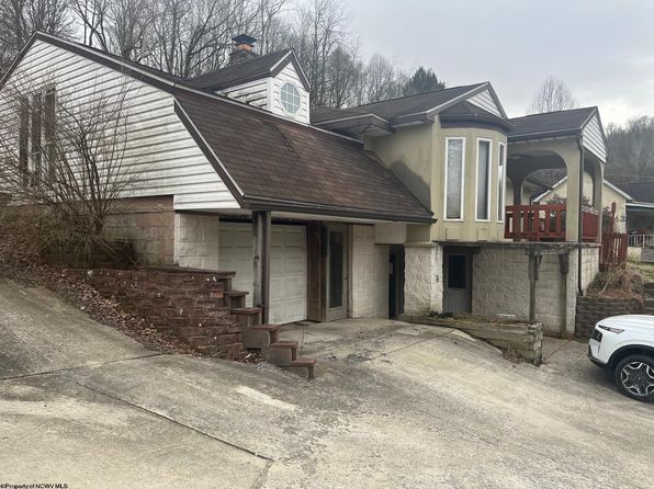 2742 Sardis Rd, Clarksburg, WV 26301