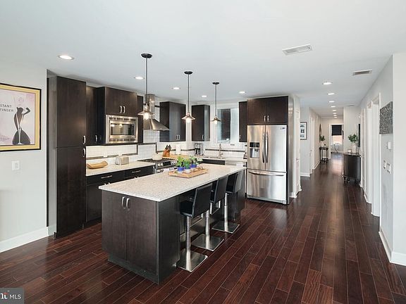 5th image of 1910 Spring Garden St APT 2