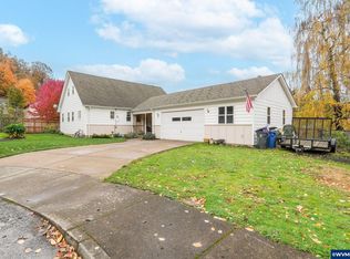 704 Cliff Ct, Silverton, OR 97381