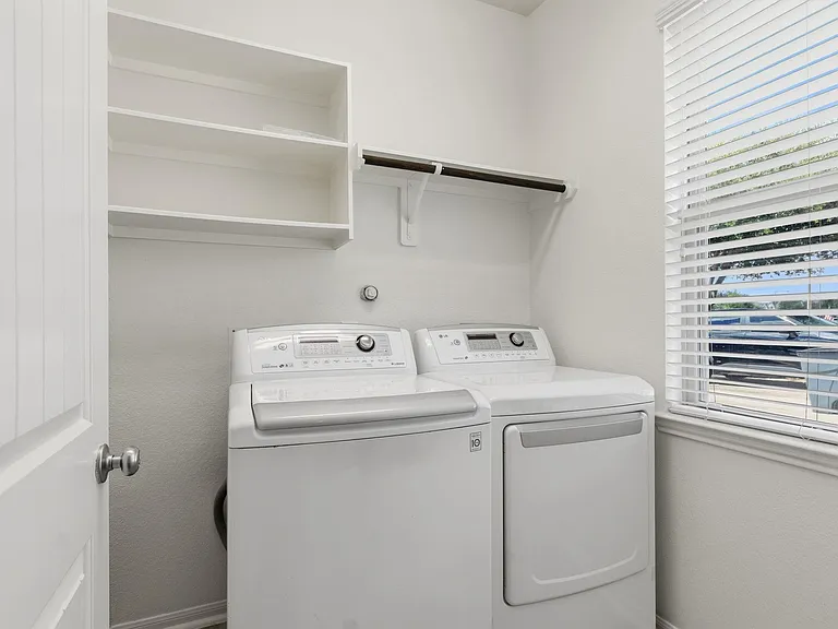 271 Westwood Dr — Photo 17