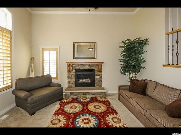 4th image of 905 E Carson Garden Ln