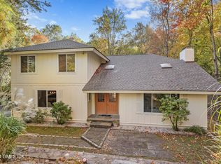 106 Akbar Rd, Stamford, CT 06902