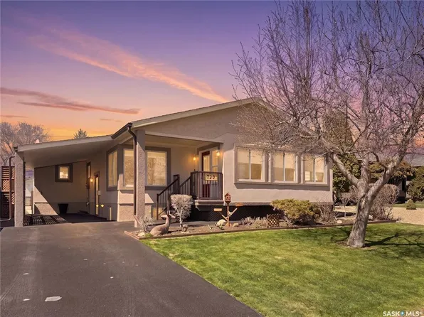 730 6th AVENUE NE, Swift Current, SK S9H 2M8