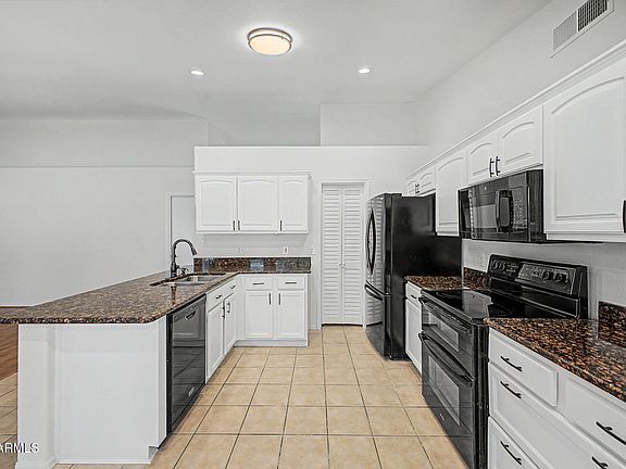 5th image of 825 N 94TH Place