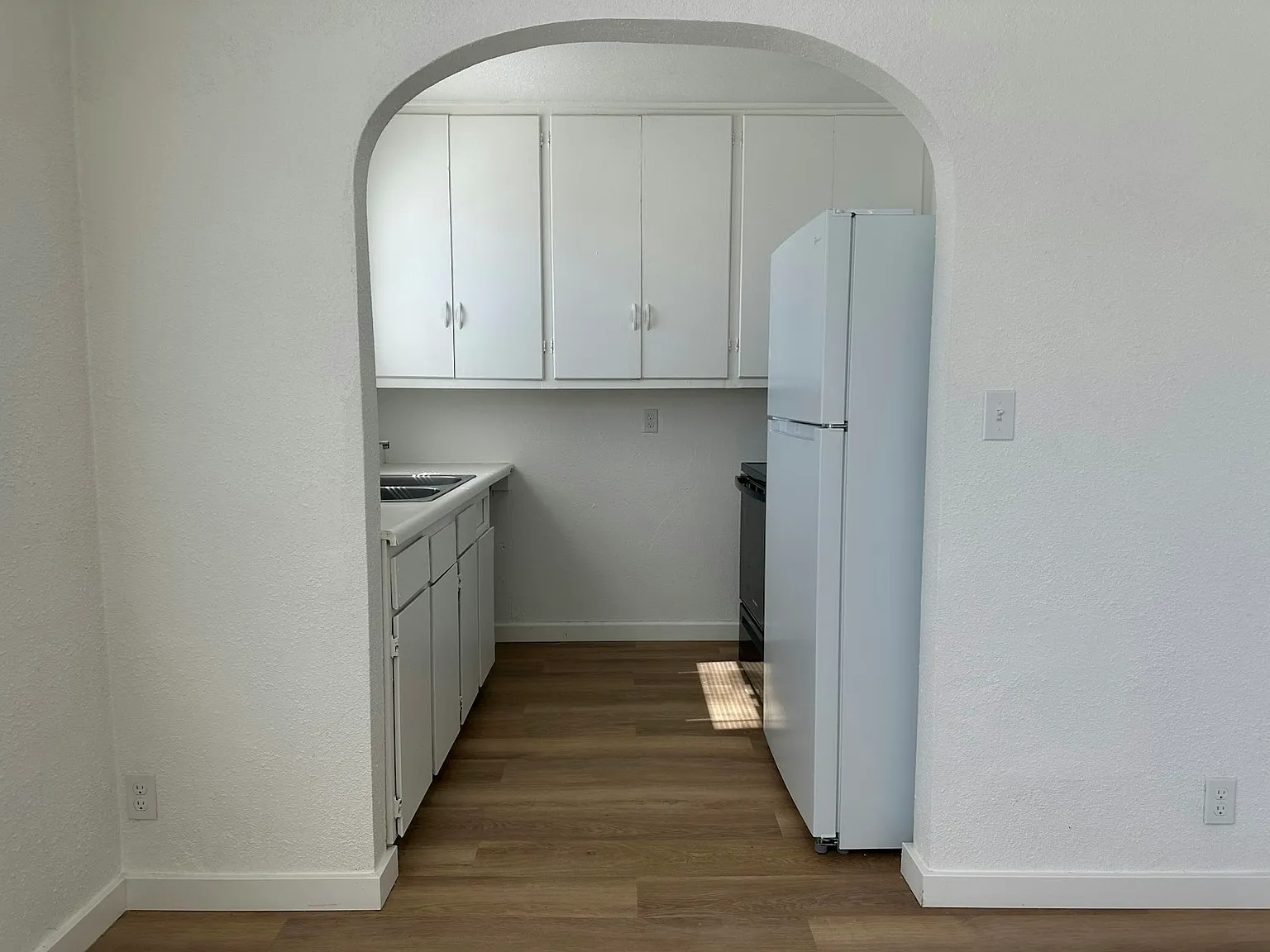 216 Division Avenue West, Unit B — Photo 4