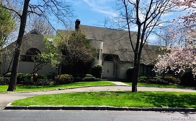 1st image of 7 Purchase Hills Dr