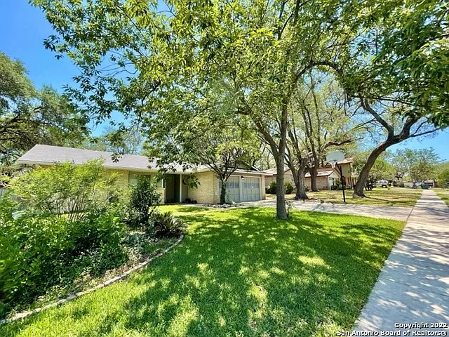 3 bed, 2.0 bath, 1445 sqft, $1,850 — Photo 2