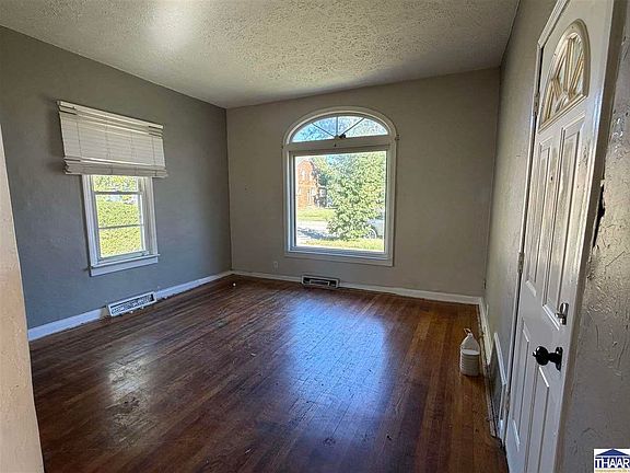 3rd image of 907 S 19th St