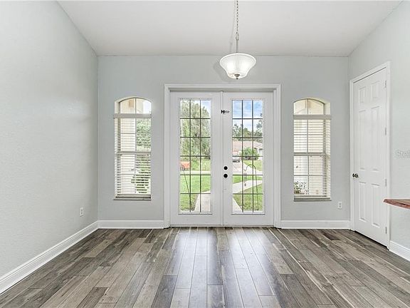 3rd image of 3819 Lothair Ave