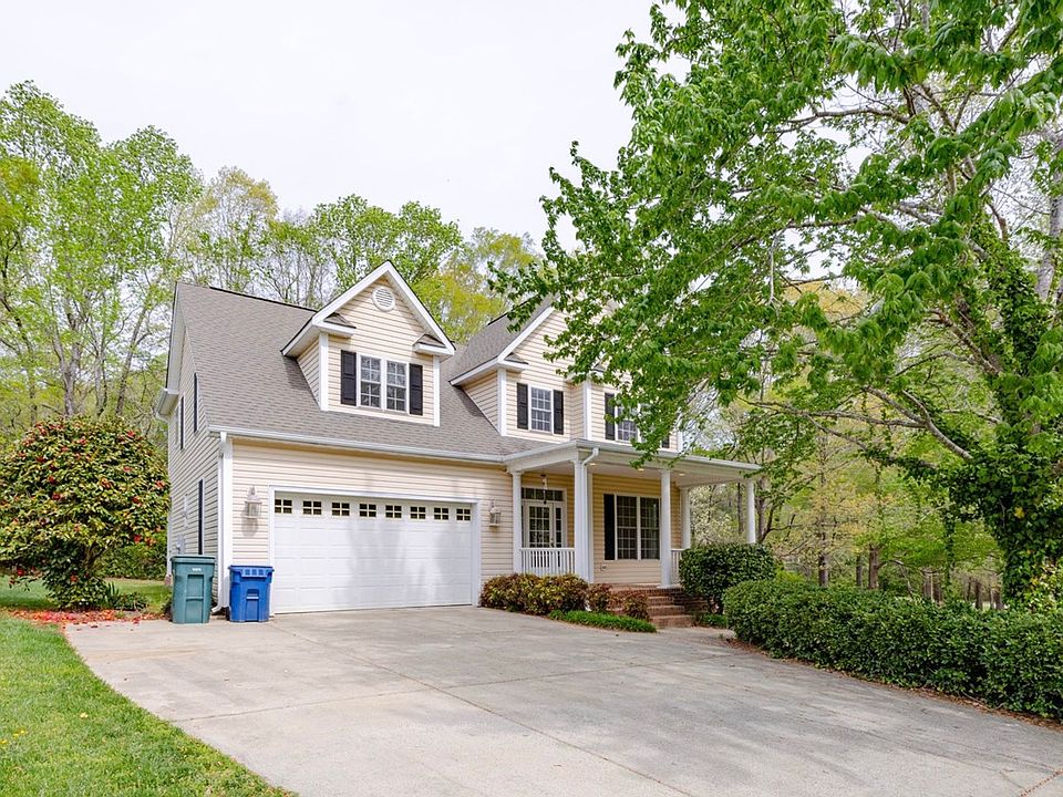 1st image of 1009 E Oak Dr